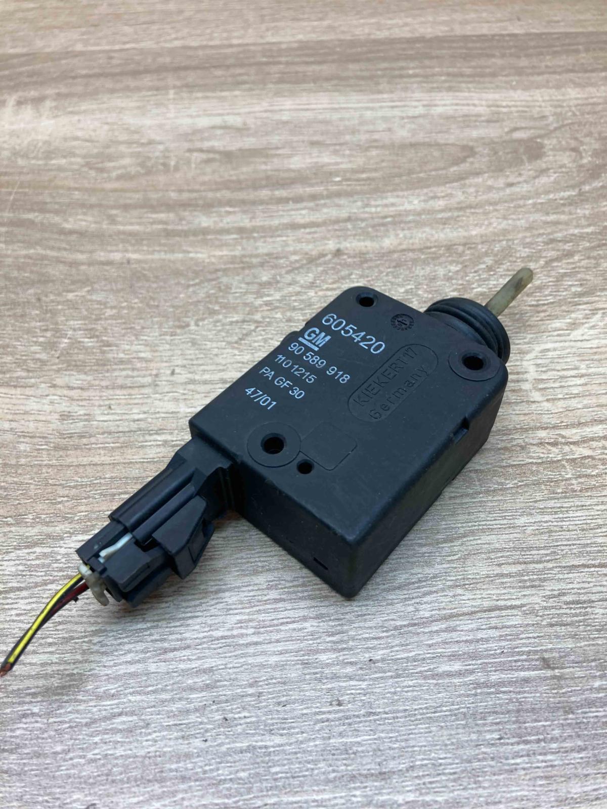 90589918 605420 With Plug Air flap motor/actuator Opel Astra G