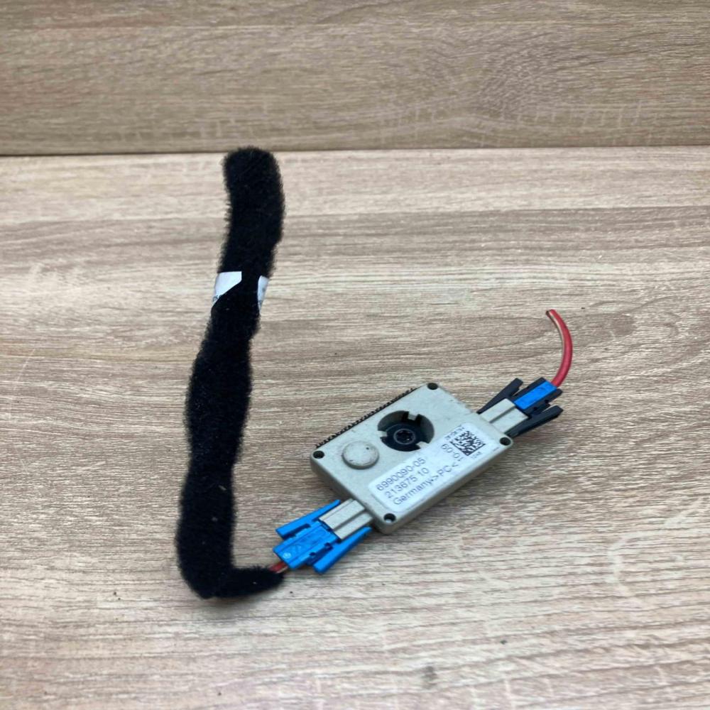 6990090 21367510 With Plug Aerial antenna amplifier BMW X3 E83