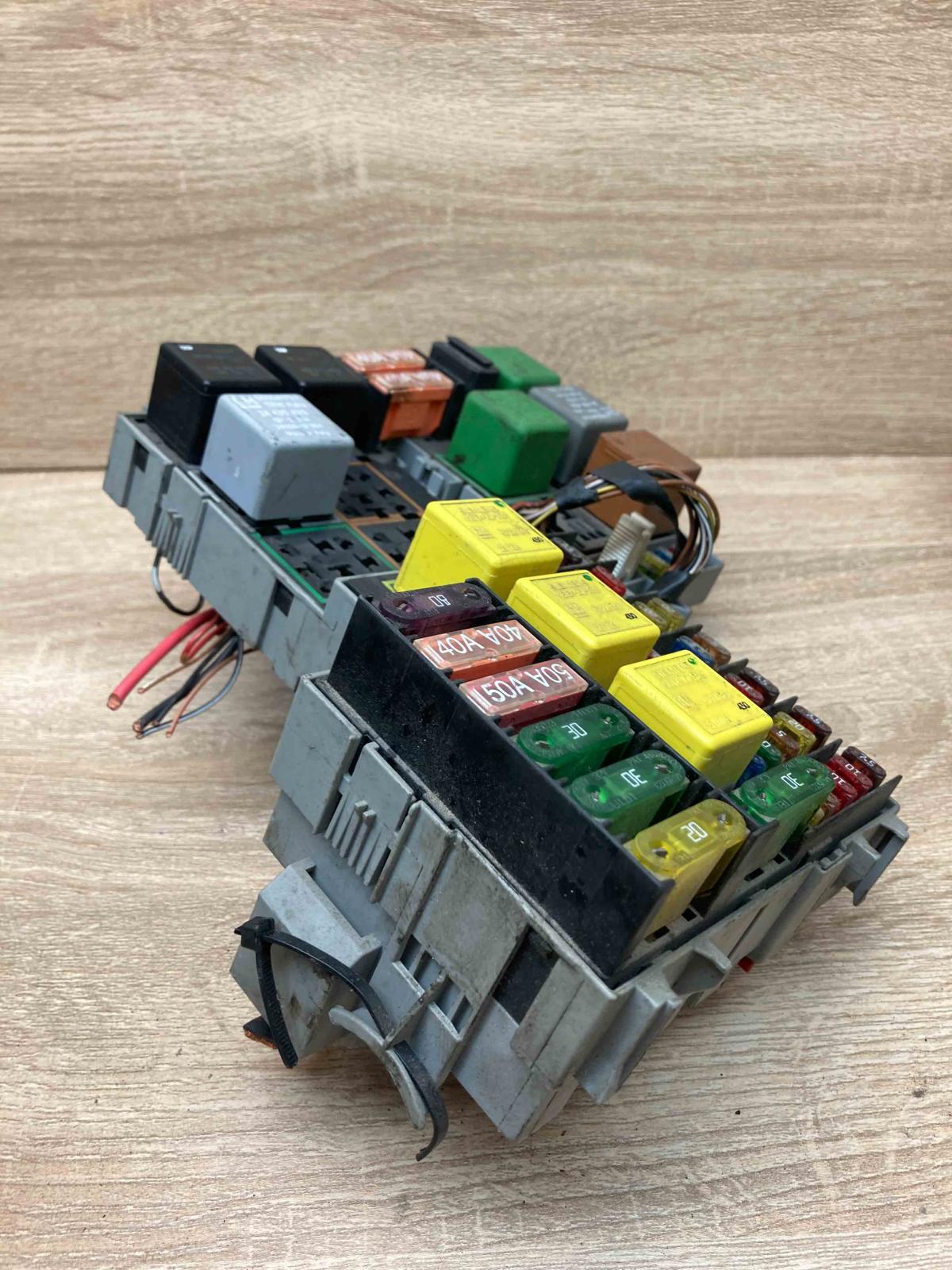 09115142 ZF48 2  Fuse module Opel Corsa C