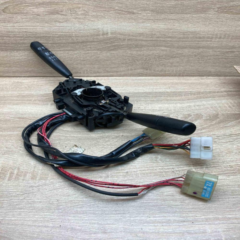 83111FA72 178125  Wiper turn signal indicator stalk/switch Subaru Legacy