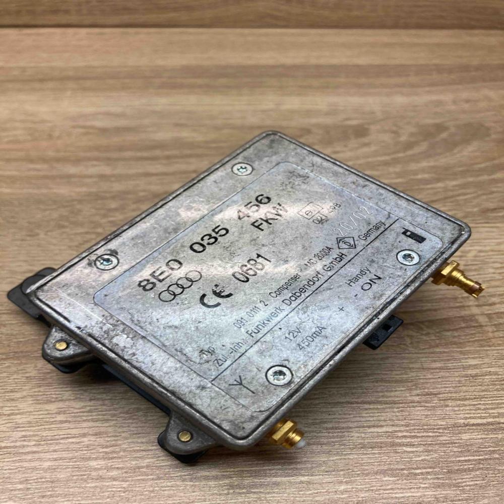 8E0035456   Aerial antenna amplifier Audi A4 S4 B6 8E 8H