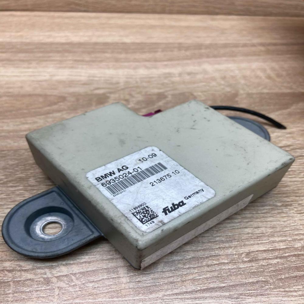 6935024 21367510 With Plug Aerial antenna amplifier BMW 5 E60 E61