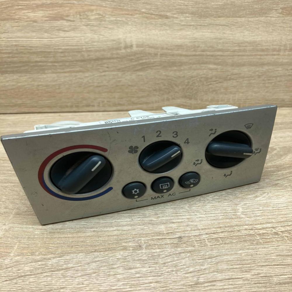 93329465 C6758  Climate control unit Opel Meriva A
