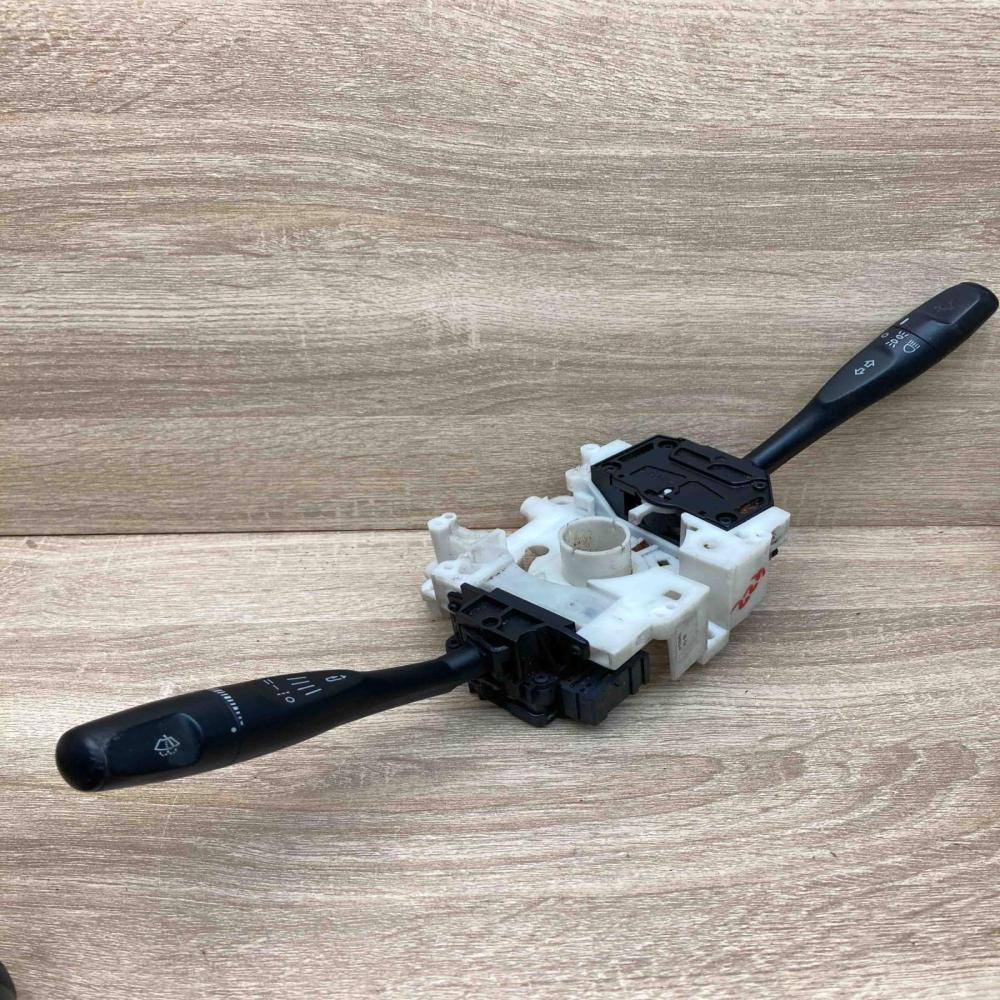 MR 228461   Wiper turn signal indicator stalk/switch Mitsubishi Carisma