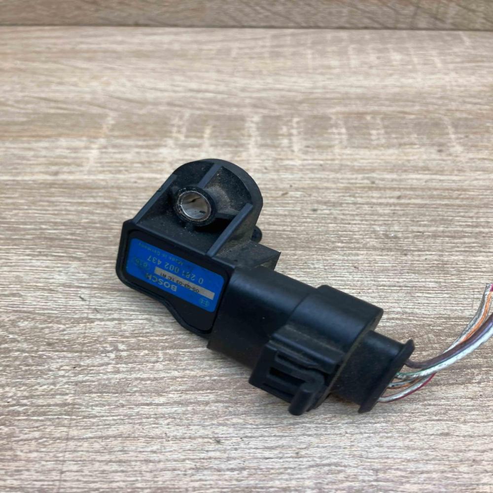 0281002437  With Plug Air pressure sensor Opel Vectra C