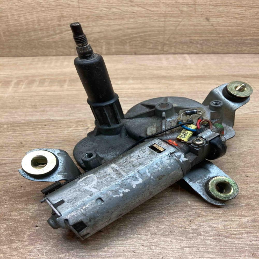 28700 8F 800 404373  Rear window wiper motor Nissan Primera