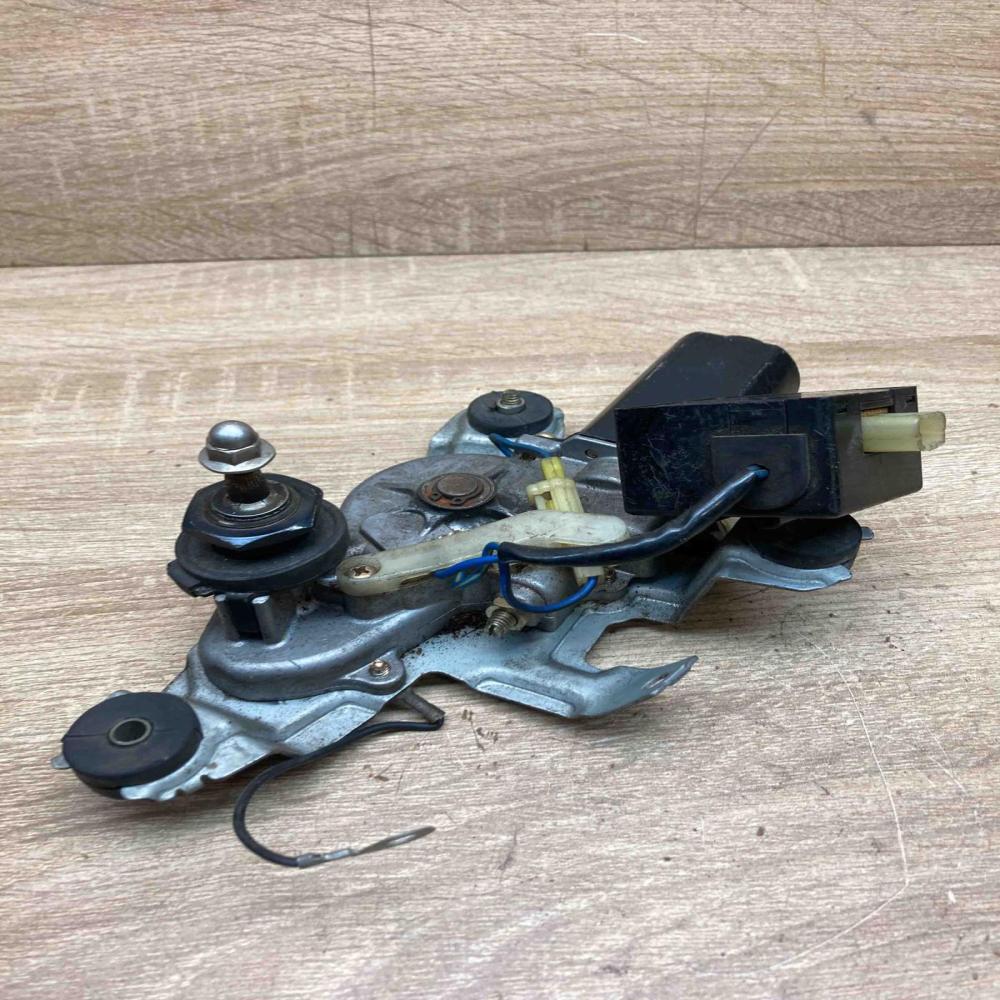 85110 20670 85940 20120  Rear window wiper motor Toyota Celica T200