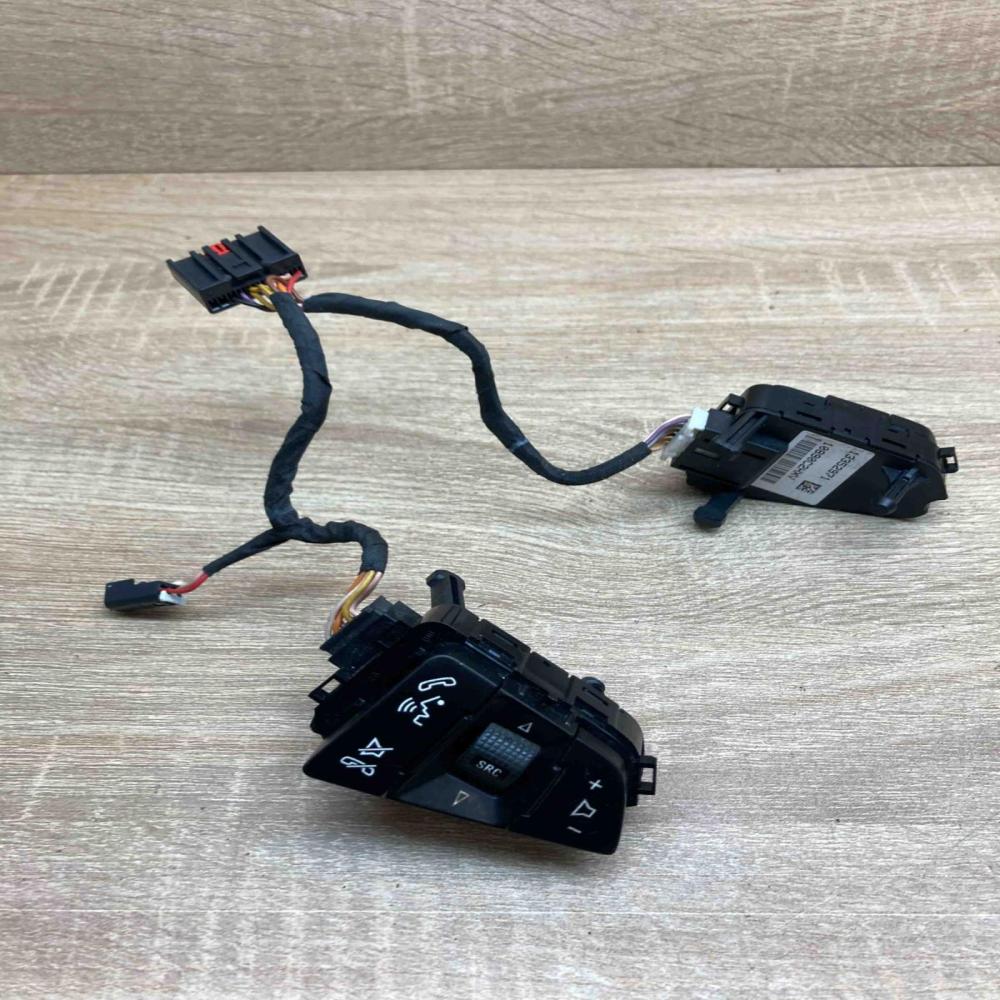 13268686 13352971  Steering wheel buttons/switches Opel Insignia A