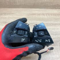 13268686 13352971  Steering wheel buttons/switches Opel Insignia A