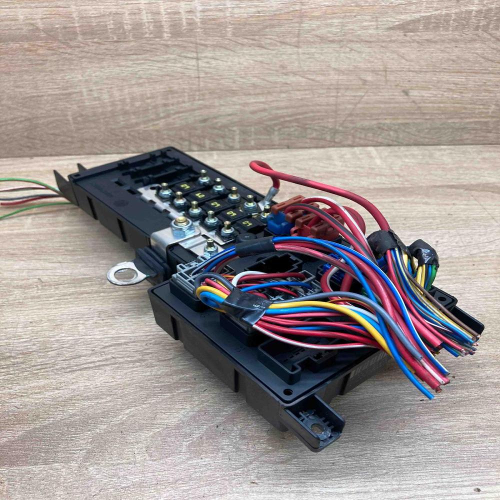 8678449   Fuse module Volvo XC90