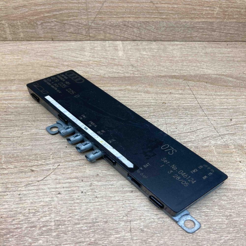 4F9035225D   Aerial antenna amplifier Audi A6 S6 C6 4F