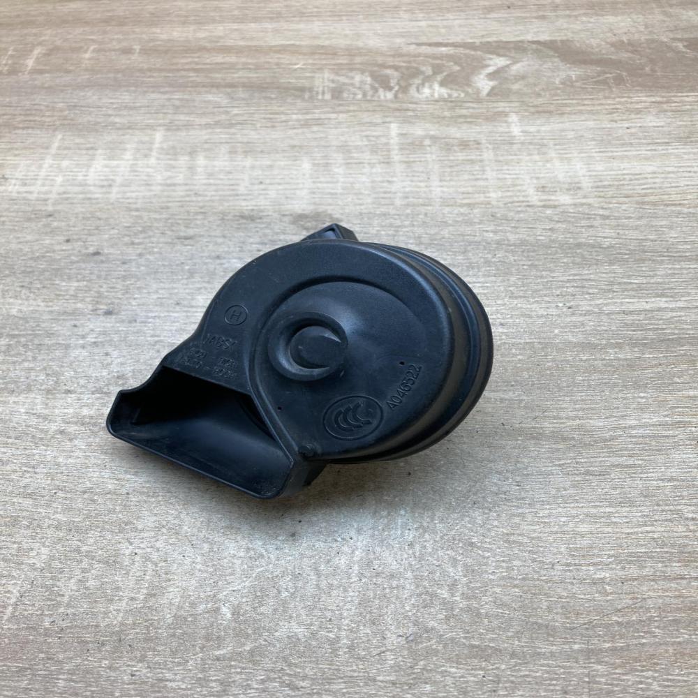 951223A 0151L03  Horn signal Volkswagen Touareg I