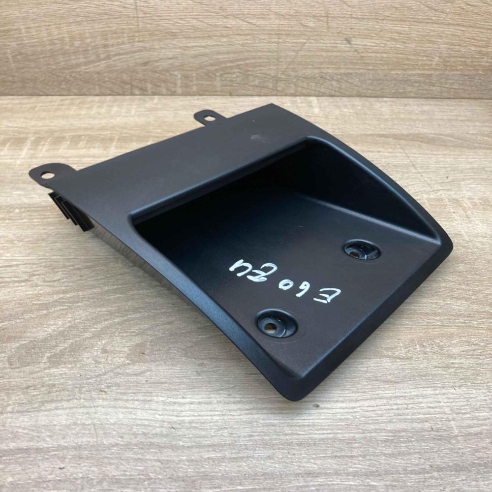 7063163 14121810  Dashboard storage box/compartment BMW 5 E60 E61