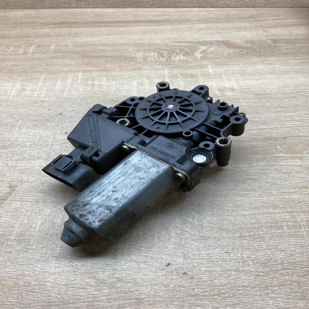 119024 114 05071941  Rear door window regulator motor Audi A4 S4 B5 8D