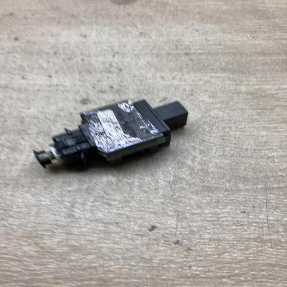 9442070 99W073  Brake pedal sensor switch Volvo S80
