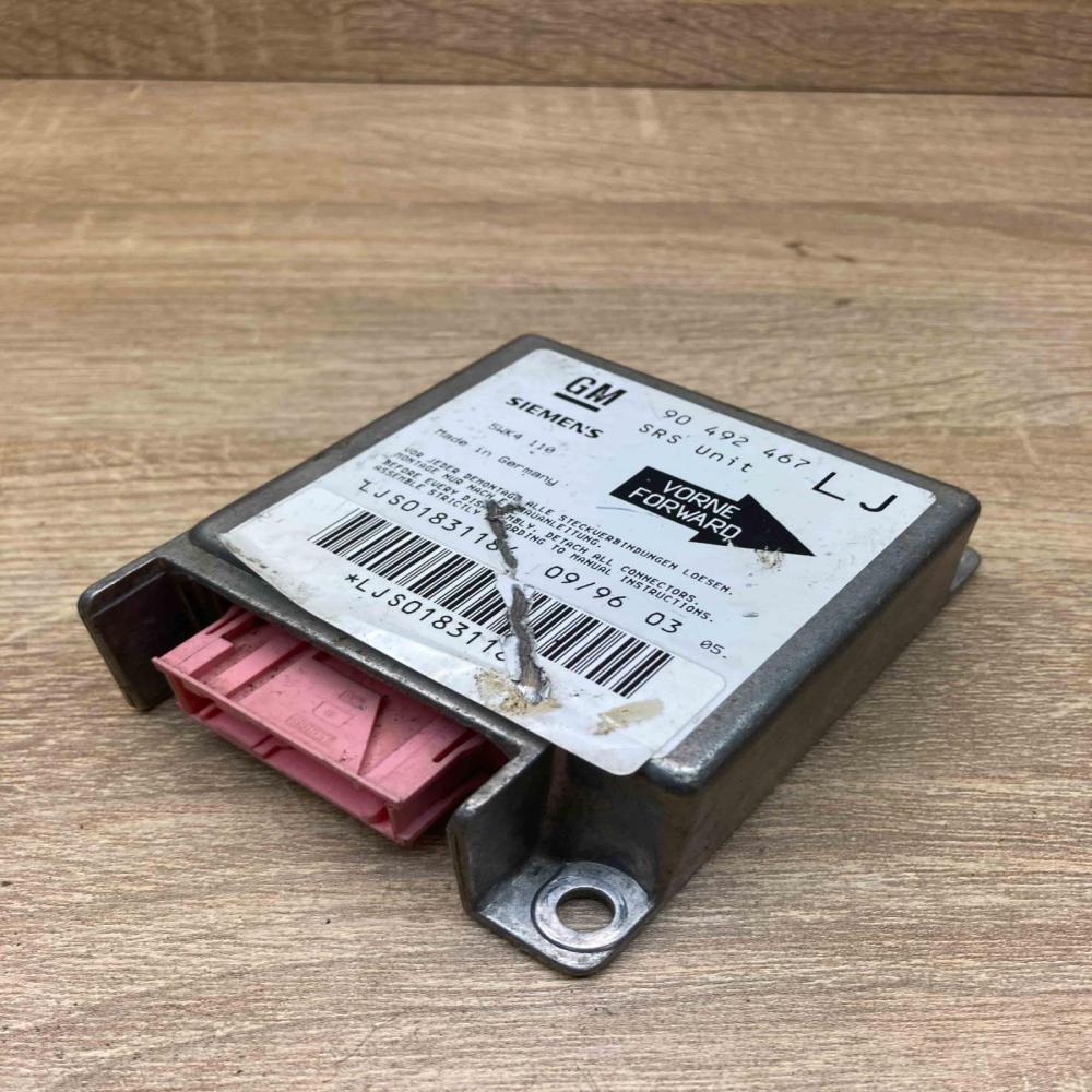 90492467 5WK4110 LJ Airbag control unit/module Opel Omega B1