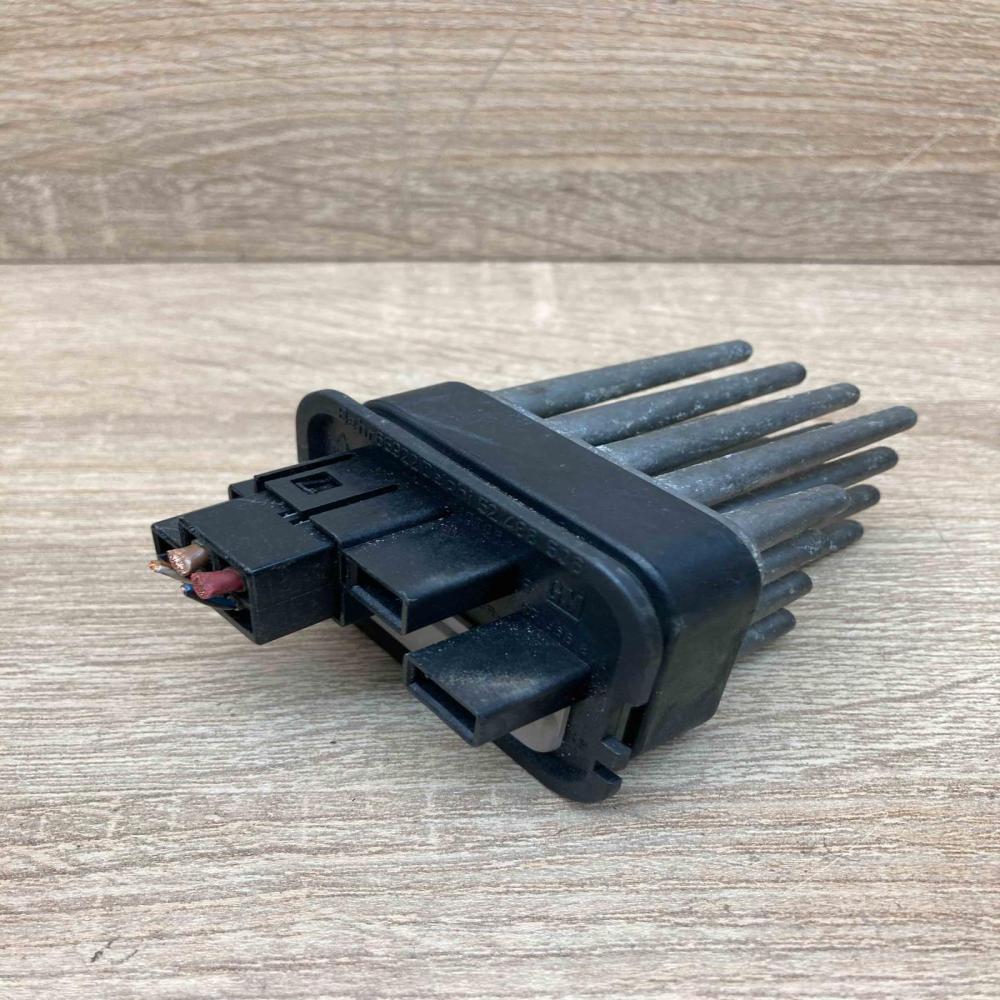 90566802 52488536  Heater blower motor/fan resistor Opel Zafira B