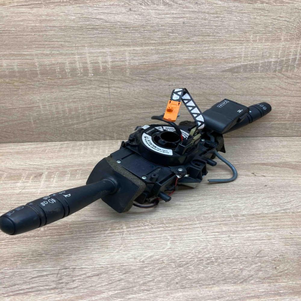 7700411793 7700846227A  Wiper turn signal indicator stalk/switch Renault Laguna