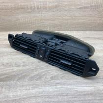 6910734 05114 001  Dash center air vent grill BMW 5 E60 E61