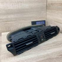 6910734 05114 001  Dash center air vent grill BMW 5 E60 E61