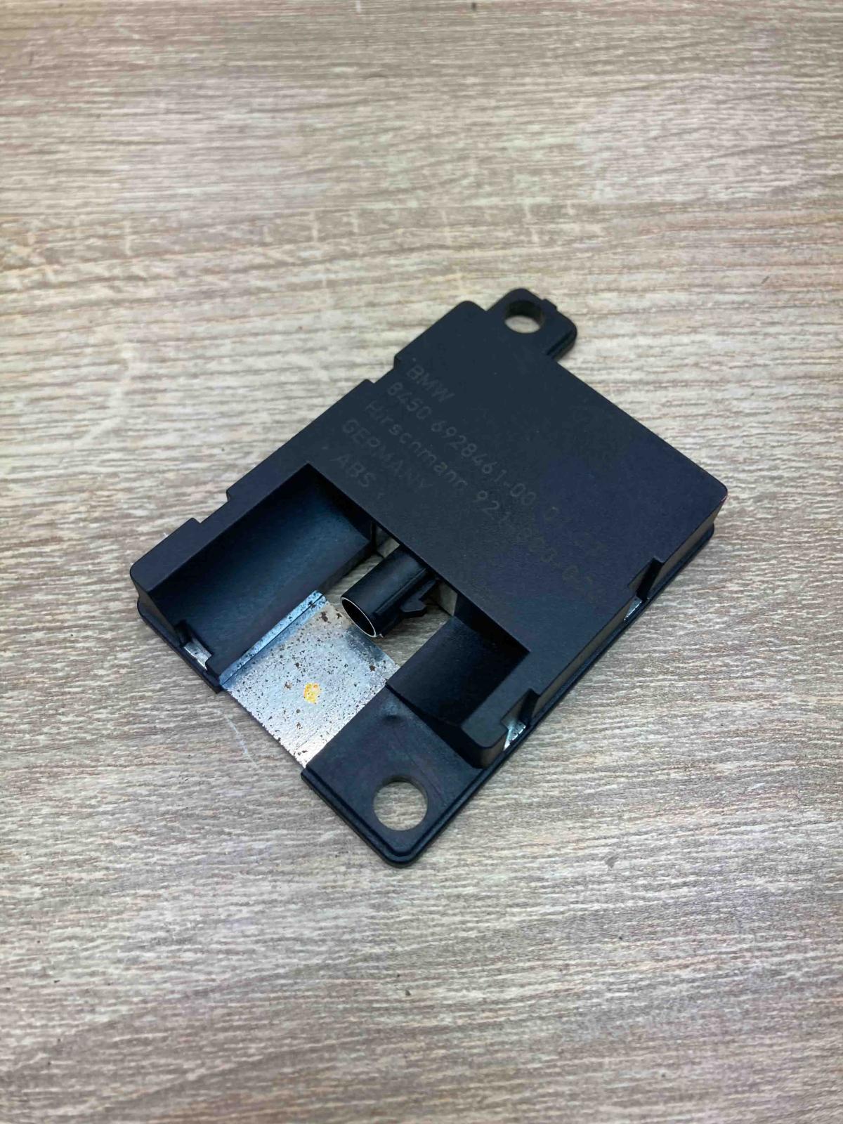 6928461 921 800 004  Aerial antenna amplifier BMW 3 E90 E91