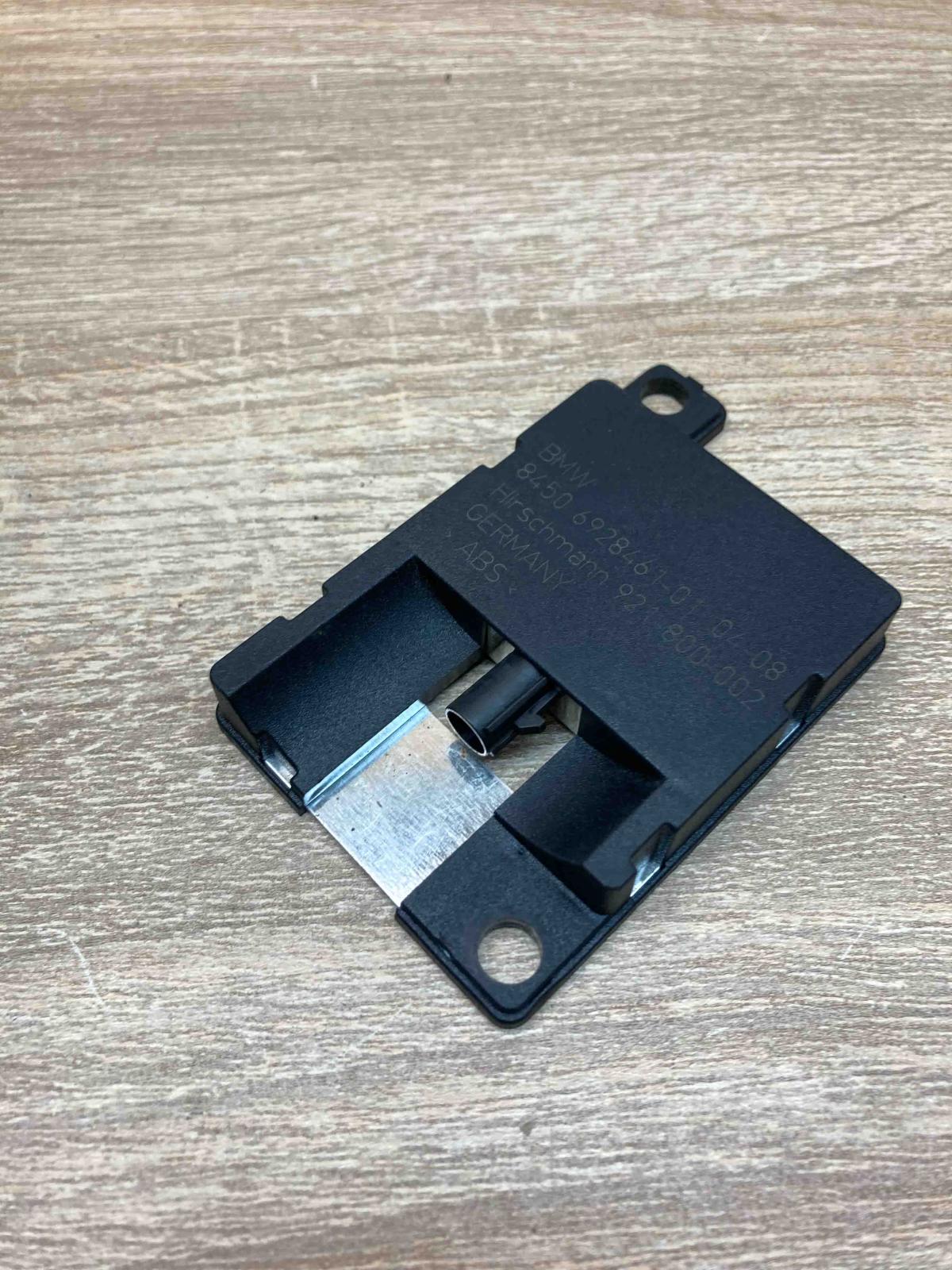 6928461 921 800 002  Aerial antenna amplifier BMW 3 E90 E91