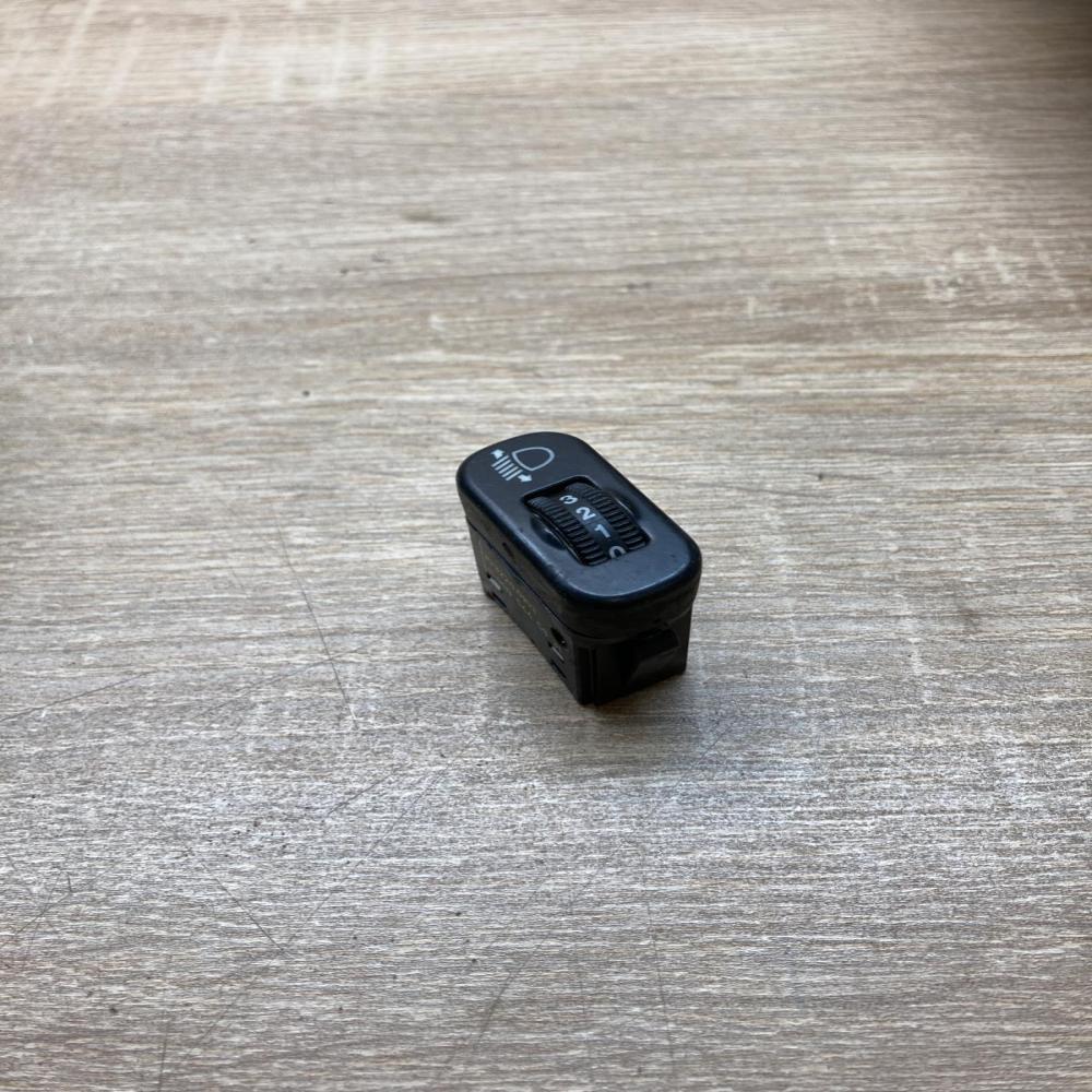 0005445931 32200103  Headlight level height control switch Mercedes-Benz Sprinte