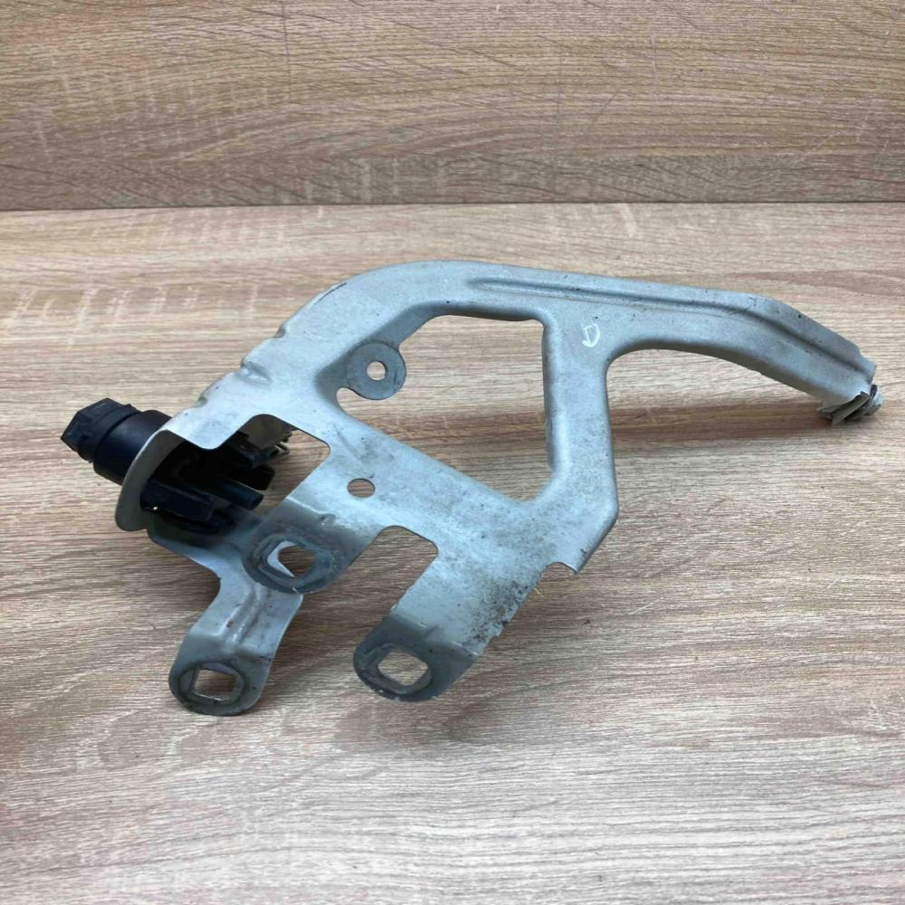 7183752  Right Side Fender mounting bracket BMW 5 F10 F11