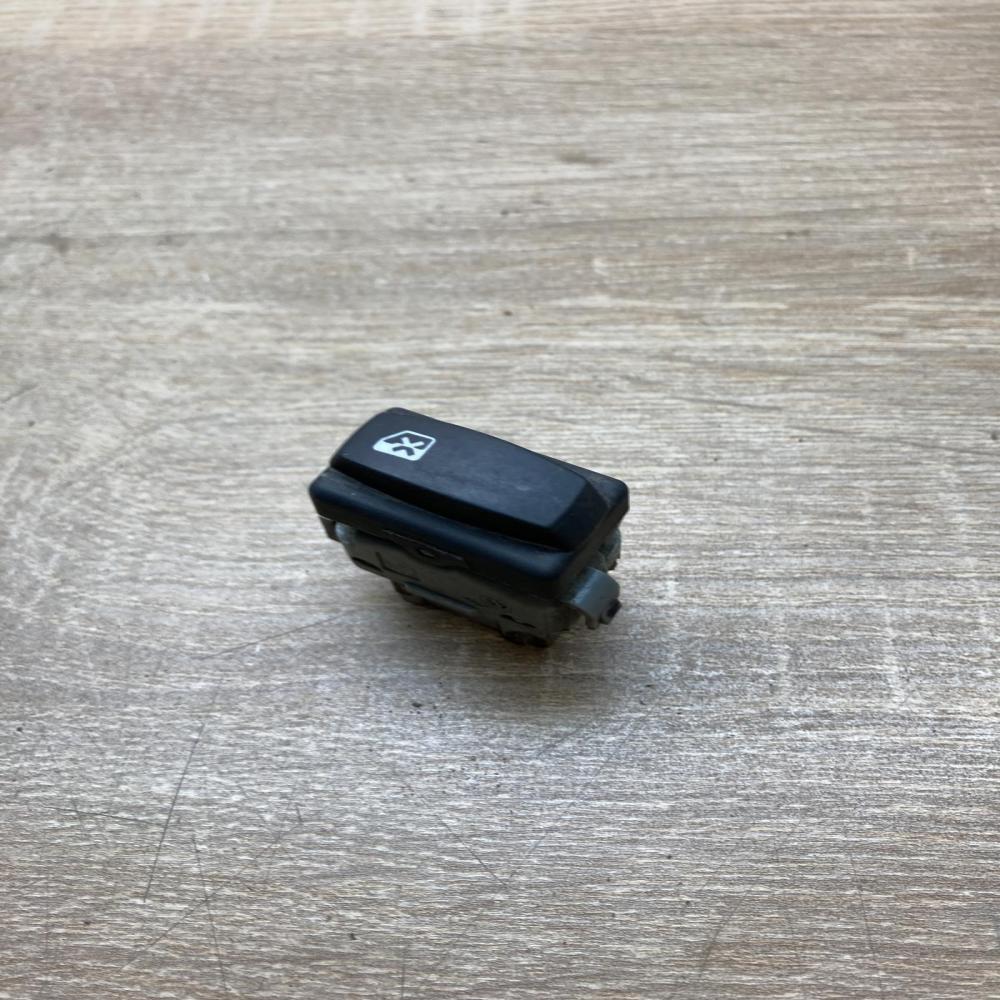 2808201 364797  Central locking switch button Renault Laguna II