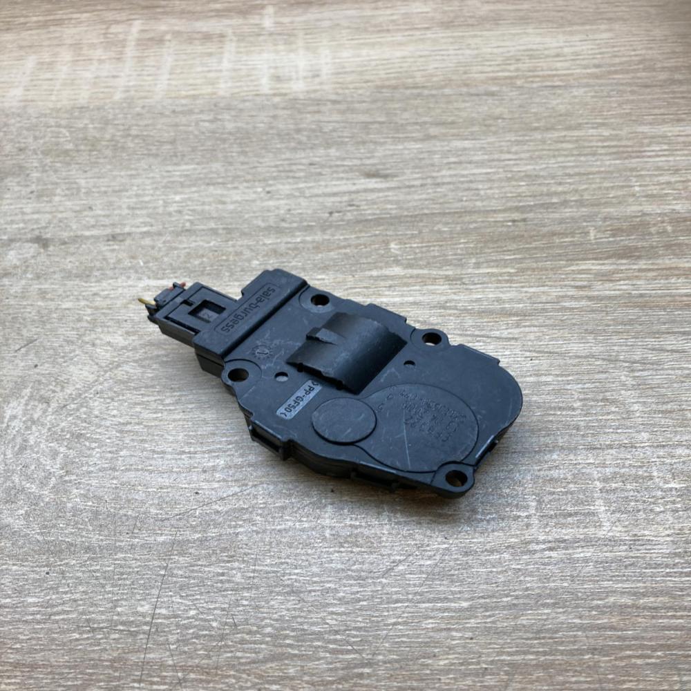 EFB322 13042005 CZ113930 071 Air flap motor/actuator BMW X3 E83