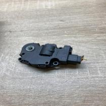 EFB322 13042005 CZ113930 071 Air flap motor/actuator BMW X3 E83