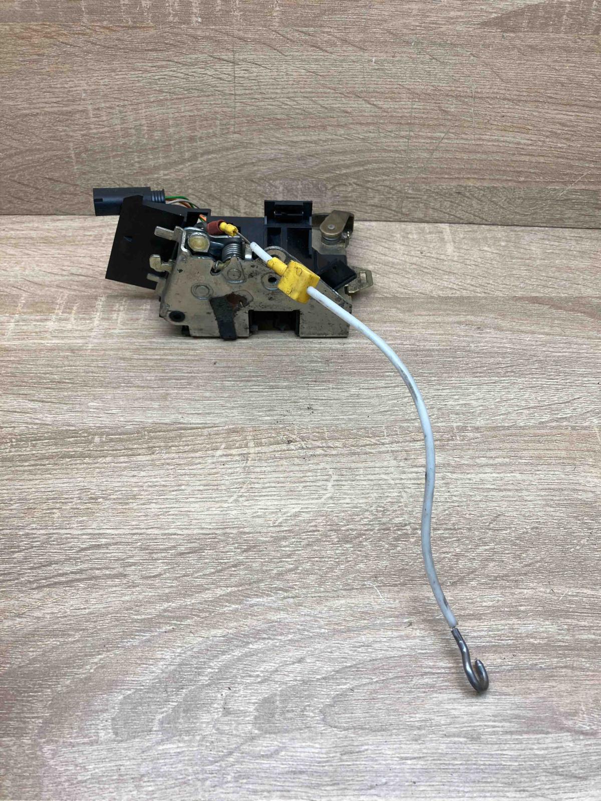 8235113   Front door lock BMW 5 E39