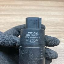 3B7955681  VD4 Headlight washer pump Audi A6 S6 C6 4F