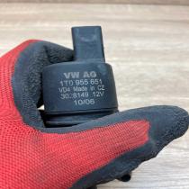 1T0955651   Headlight washer pump Volkswagen PASSAT B5.5