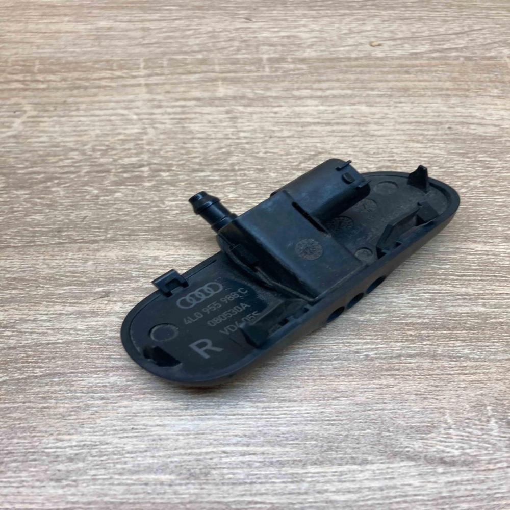 4L0955988C  Right Side Windshield washer spray nozzle Audi Q7 4L