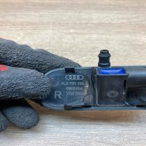 4L0955988C  Right Side Windshield washer spray nozzle Audi Q7 4L