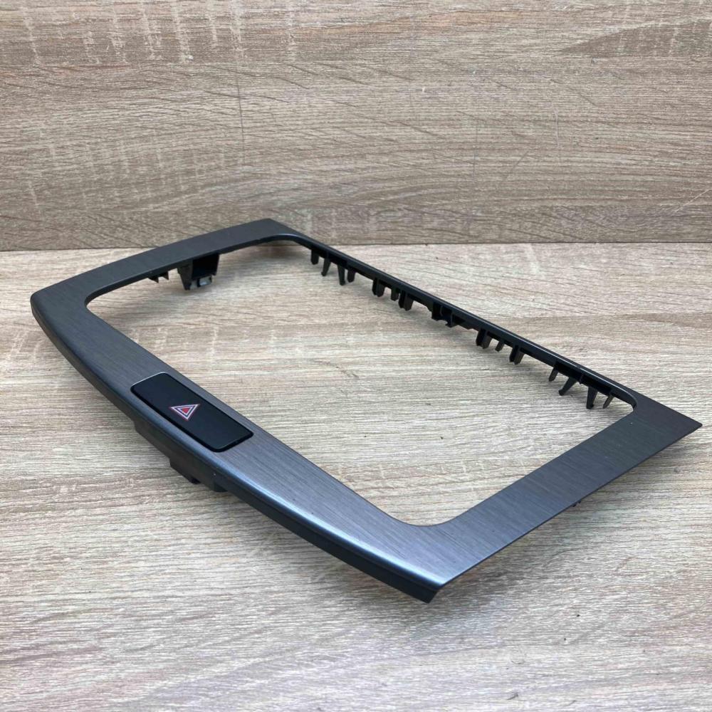 3AA858069H   Radio/GPS head unit trim Volkswagen PASSAT B6