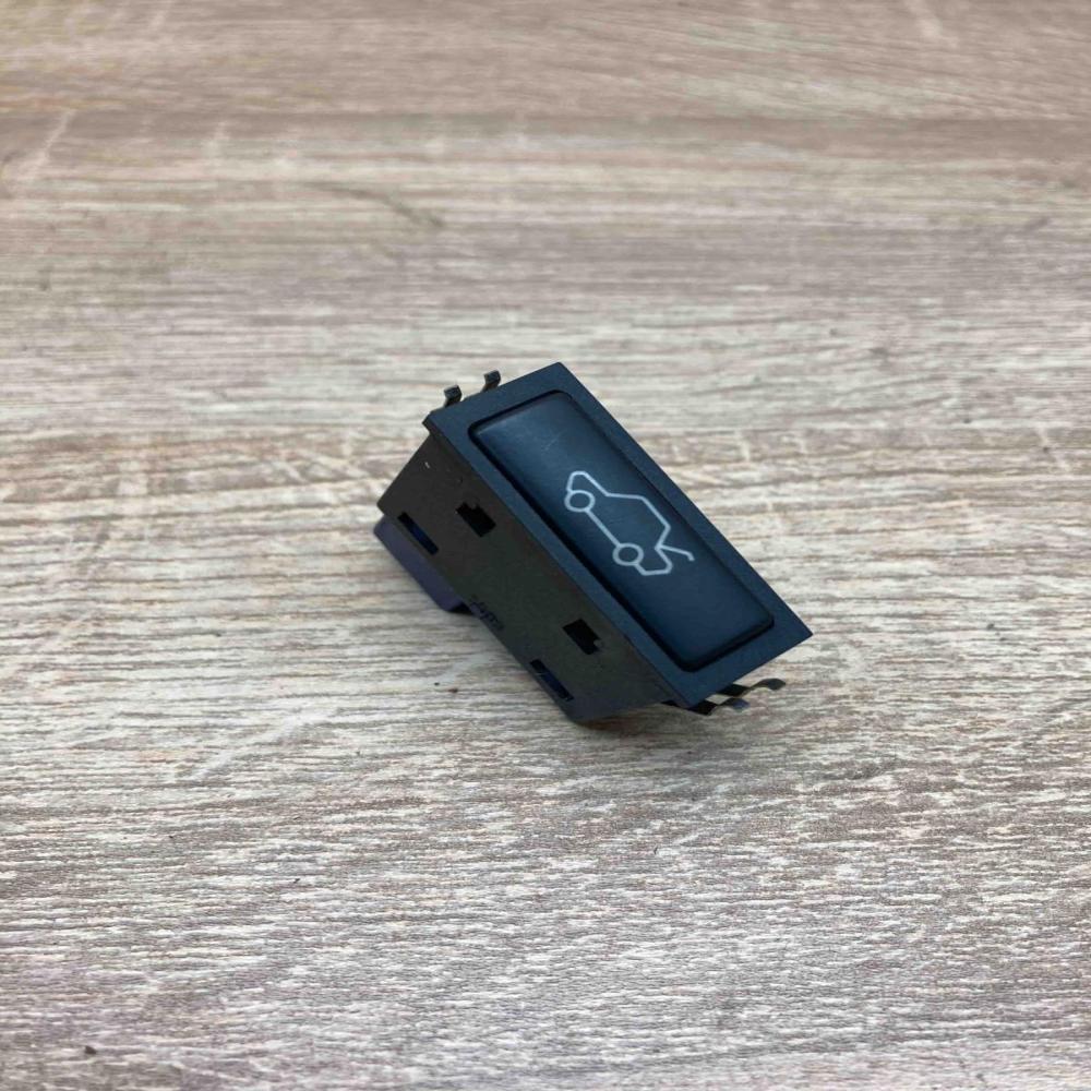 8365579 03052500  Tailgate/boot open switch button BMW 5 E39