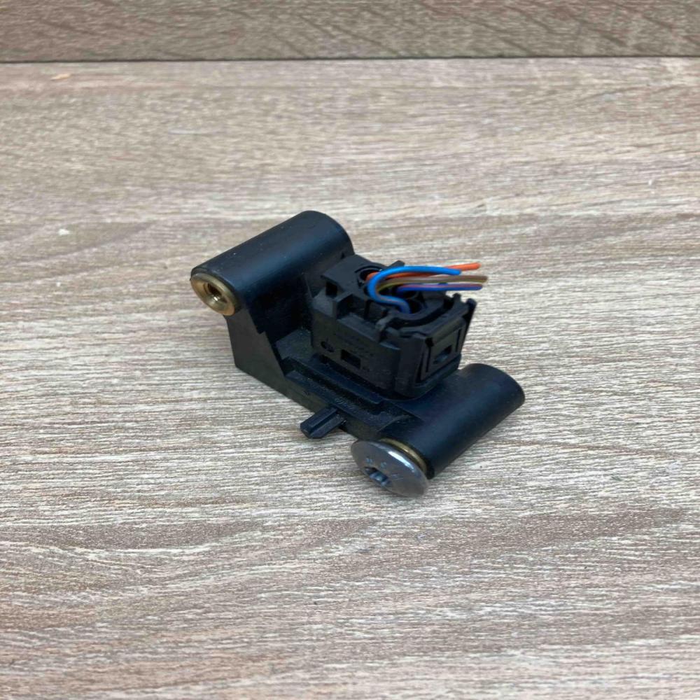 6977398  With Plug Airbag deployment crash/impact sensor BMW 5 E60 E61
