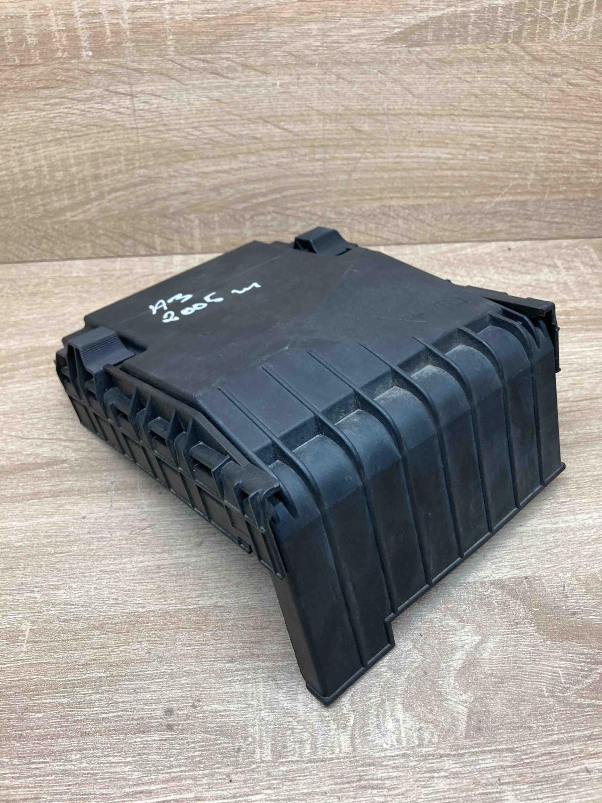 1K0937132F 1718006  Fuse box cover Volkswagen PASSAT B6