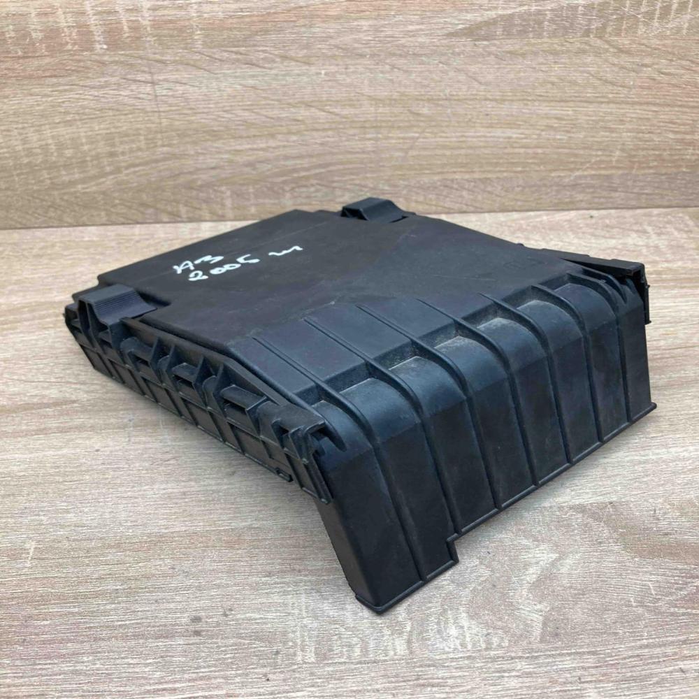 1K0937132F 1718006  Fuse box cover Volkswagen PASSAT B6