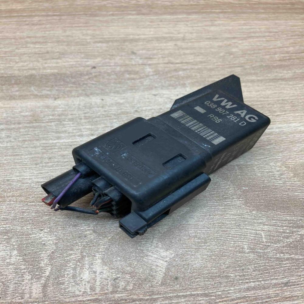 038907281D 0281003038  Glow plug pre-heat relay Volkswagen PASSAT B6
