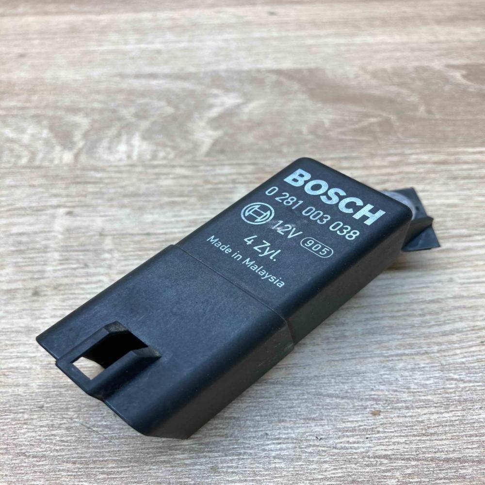038907281D 0281003038  Glow plug pre-heat relay Volkswagen PASSAT B6