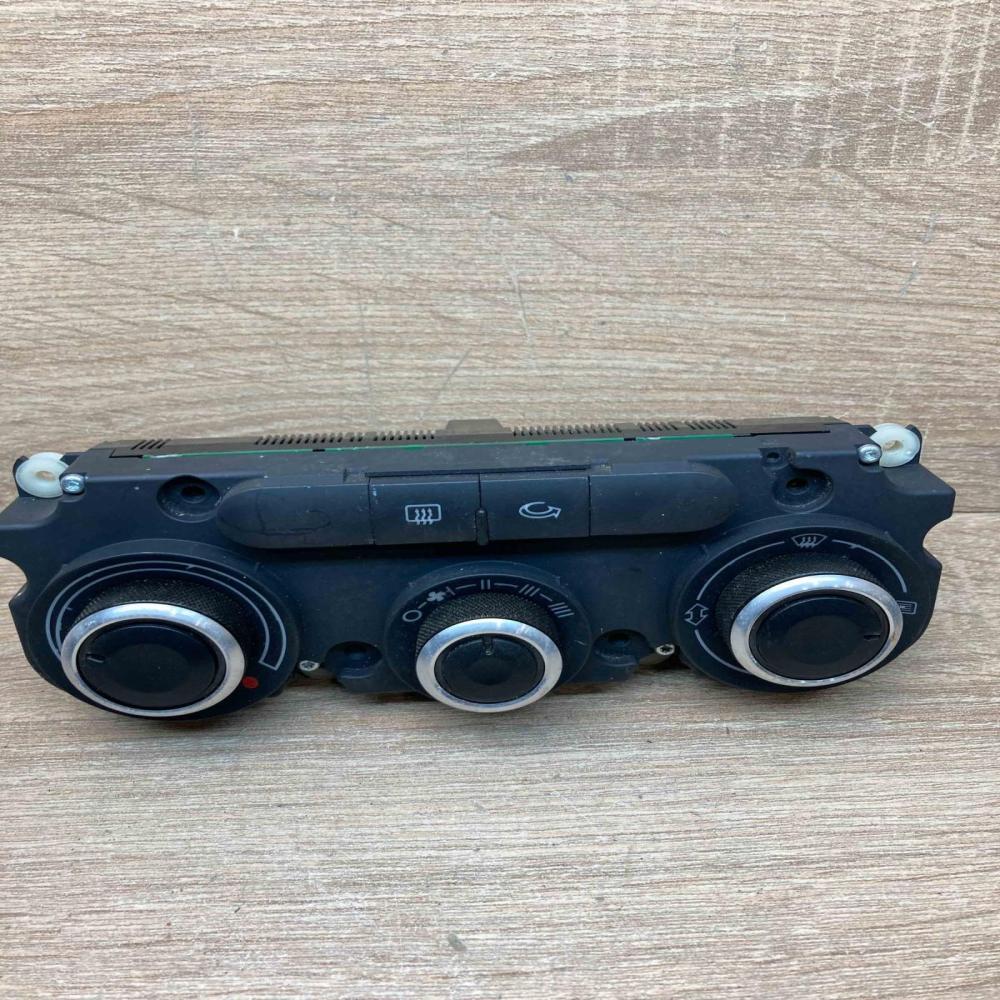 8P0819047F 5HB008849  Climate control unit Audi A3 S3 8P
