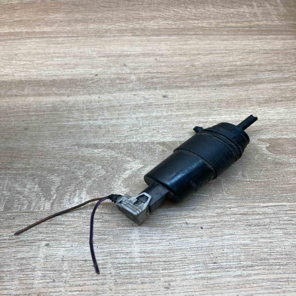 8360614   Headlight washer pump BMW 3 E36