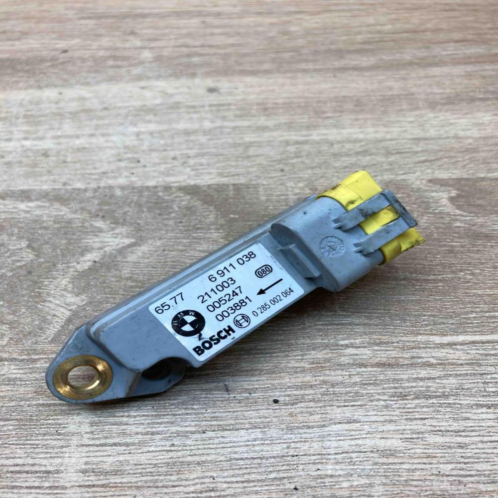 6911038 0285002064  Airbag deployment crash/impact sensor BMW 3 E46