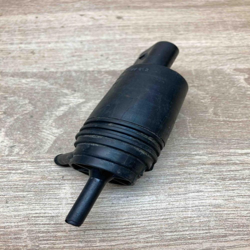 8377612   Headlight washer pump BMW 5 E39