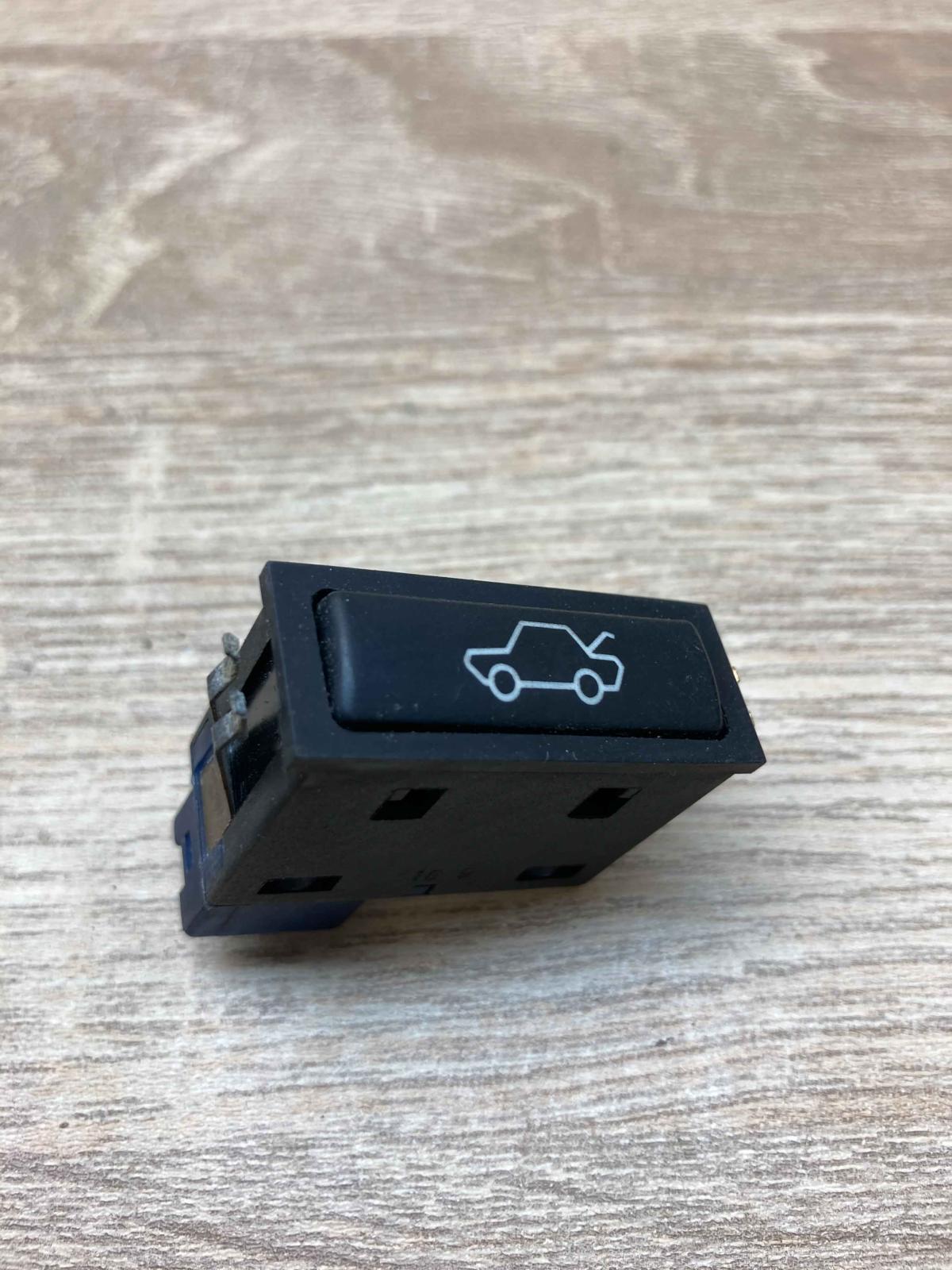 8365579 03052500  Tailgate/trunk/boot open switch BMW 5 E39