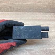 8391470 110187  Coolant fan relay BMW 7 E38