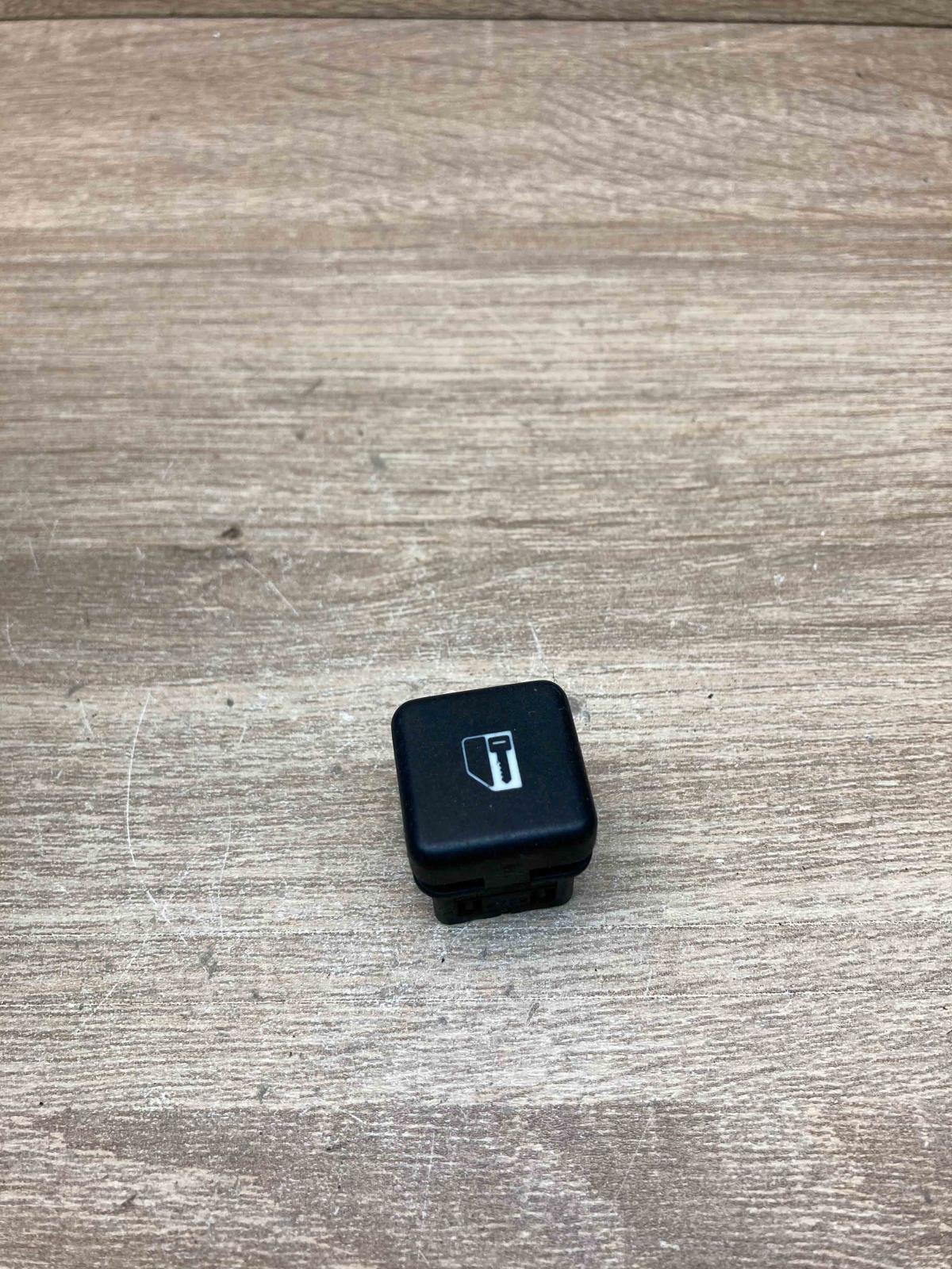 8360828   Central locking switch button BMW 5 E39